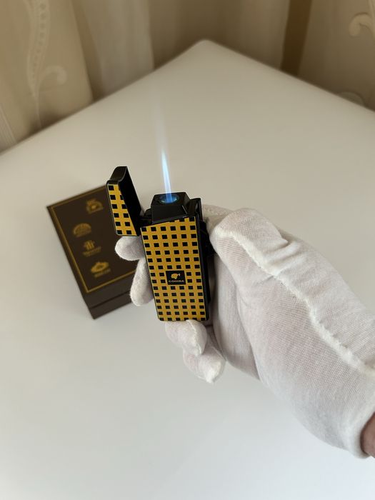 Запалка Cohiba – турбо пламък + вграден пънч