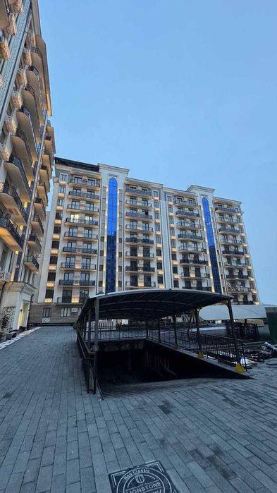 Шахар марказидан новостройка сотилади