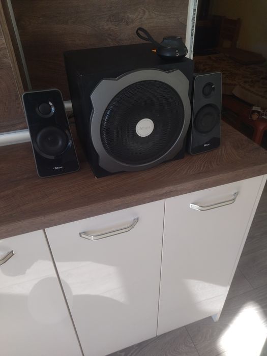 Буфер с колони  и   блутут