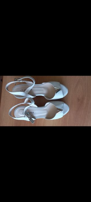 Продам босоножки