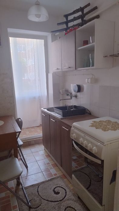 Ofer spre închiriere apartament cu doua camere