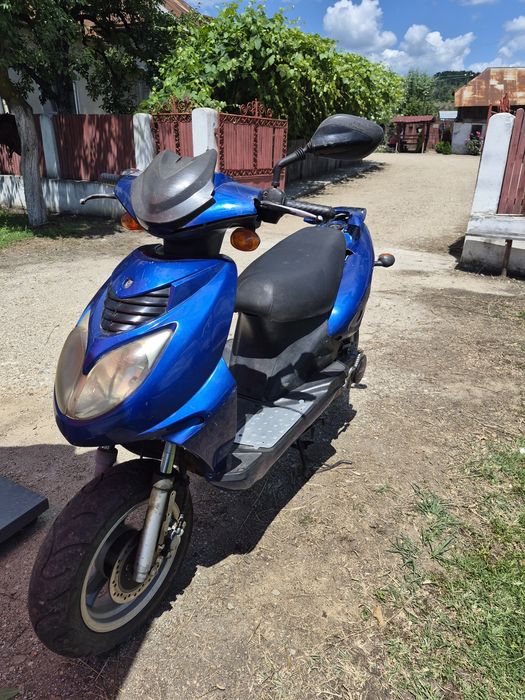 Scuter de 80cc în 4 timpi