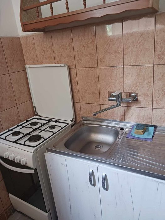 Închiriez apartament cu 2 camere