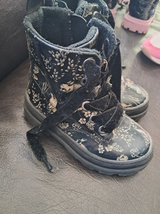 Детски обувки за момиче.