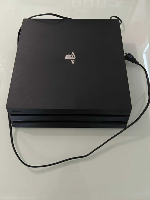 Consola SONY PlayStation 4 Pro, 1TB, Jet Black + joc FIFA20