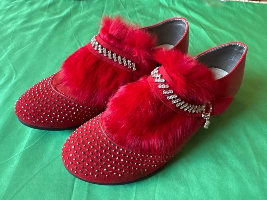 Женские туфли красный белий ест