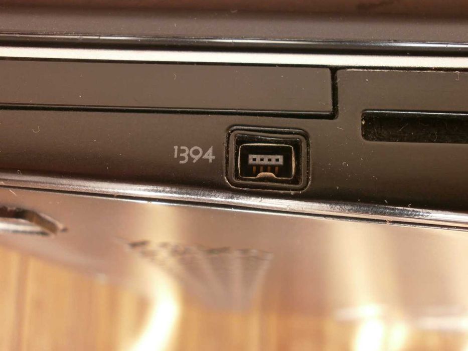 Dell Studio XPS 13.3" Лаптоп Notebook Intel 2.4GHz 4GB GeForce 9500M