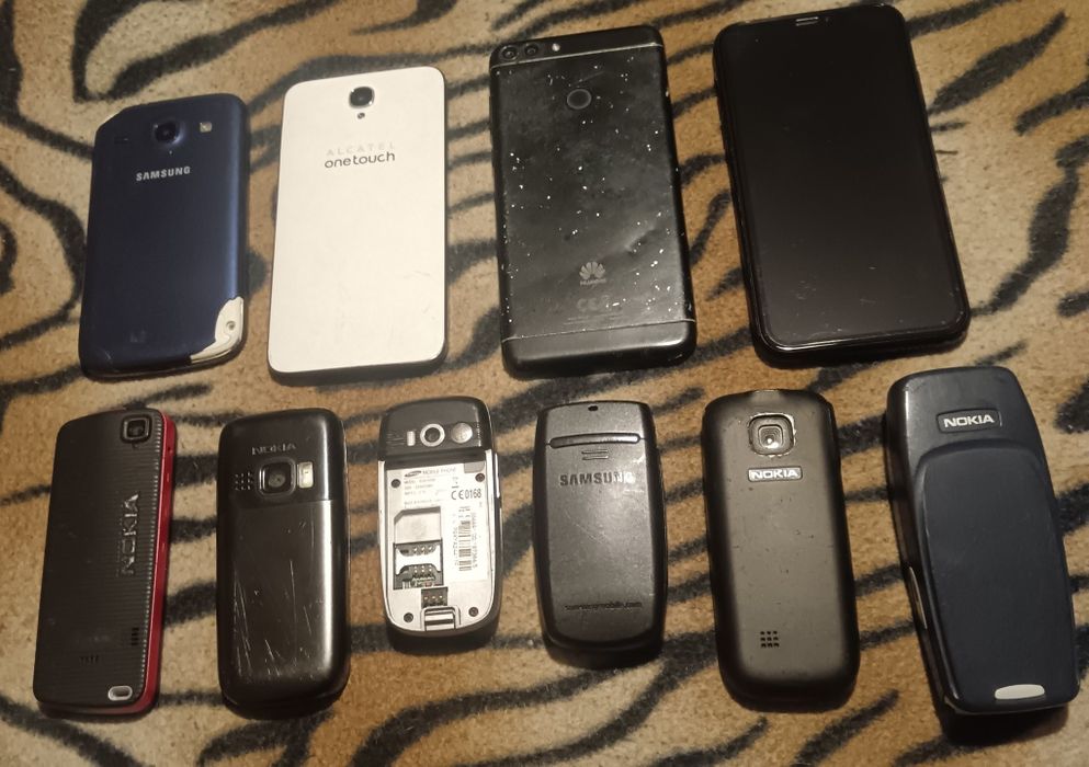 Продавам телефони за части.