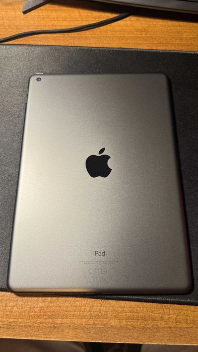 iPad 9th Gen 64GB, cutie, 2 huse (+tastatura)