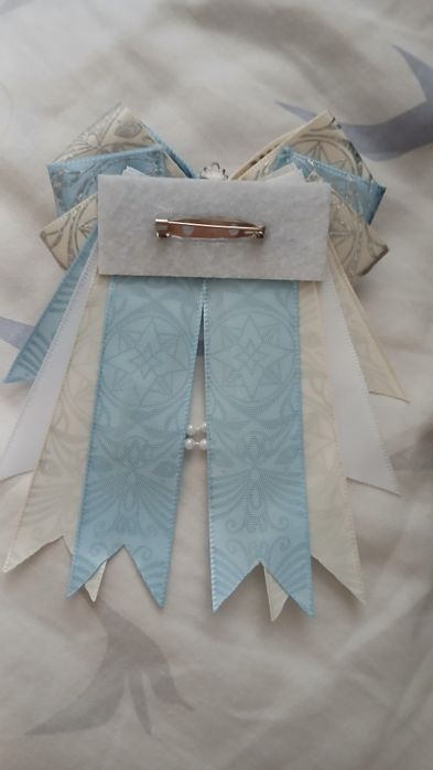 Брошка бантик голубого цвета