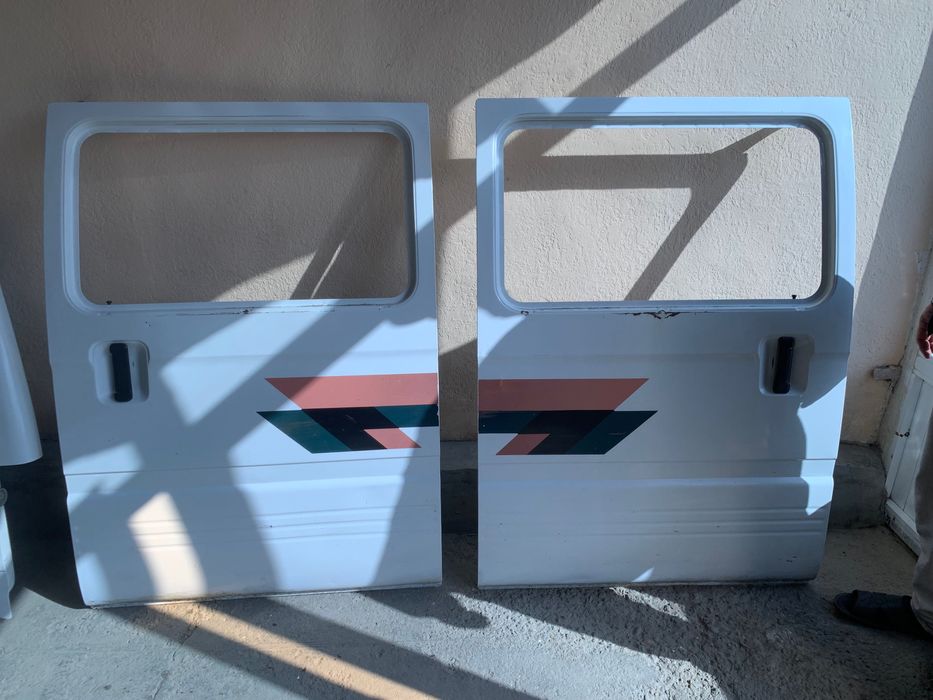 Дамас эшиклари ва уриндиклари сотилади