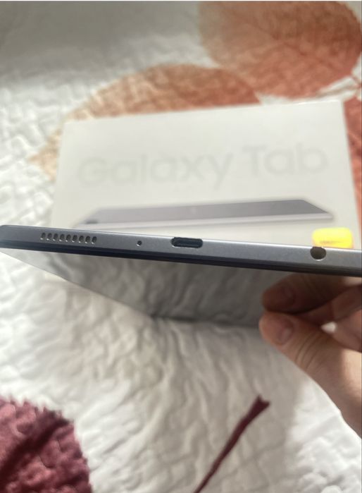 Încălțăminte dama si tableta samsung galaxy , vizionati toate pozele