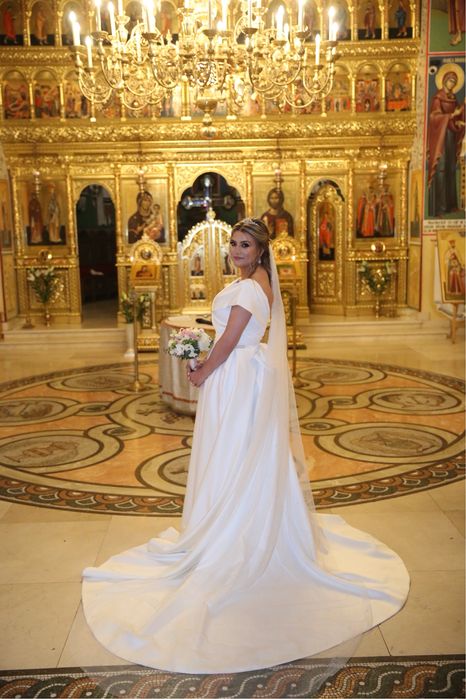 Vand rochie de mireasa Oscar Bride!