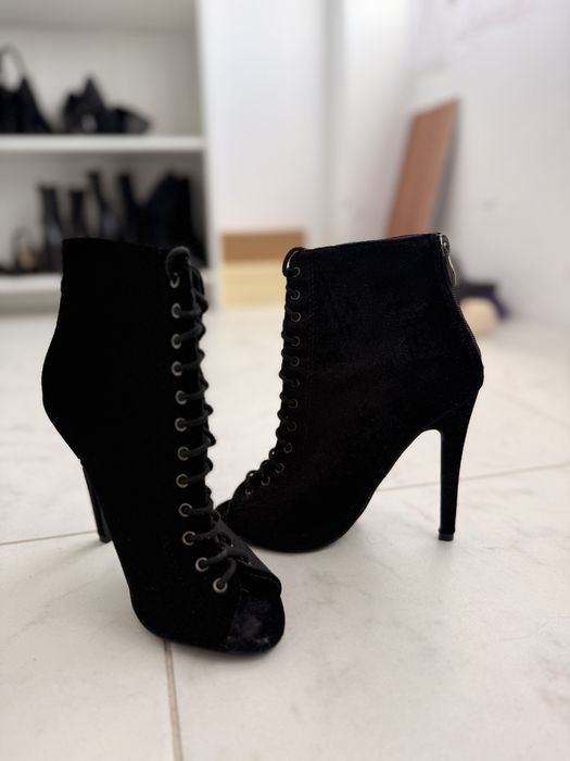 Високи велурени боти