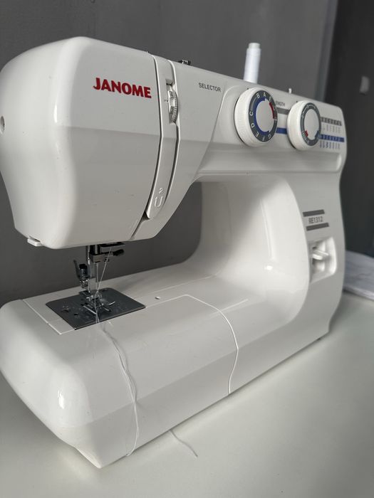 Швейная машина Janome