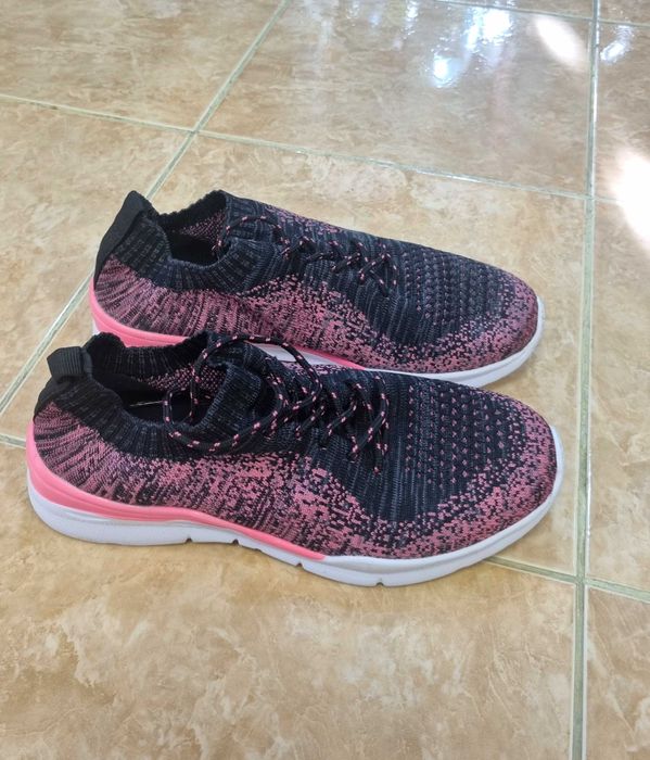Pantofi noi sport