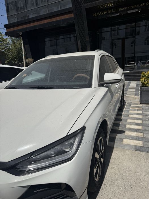 Byd e2 EV 2023 rasrochkaga beriladi