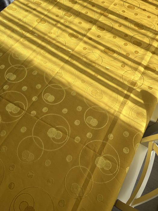 Новая яркая скатерть