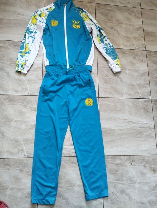 Костюм теплый 10/12лет