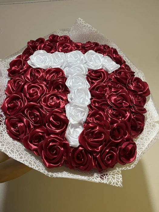 Букети от сатенени рози