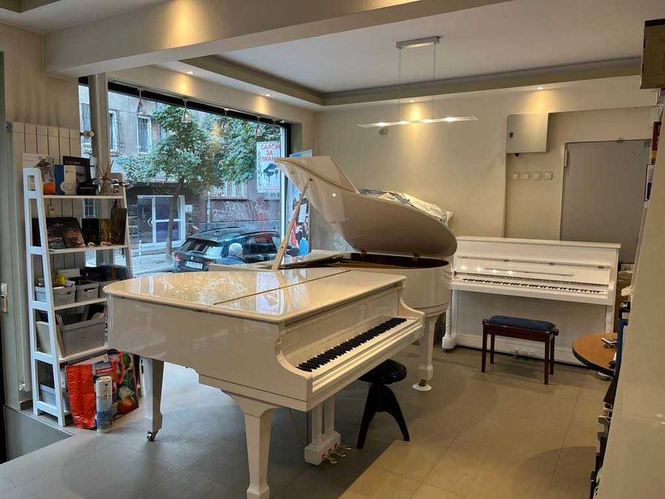 НОВ бял роял SAMICK продава магазин за пиана Мелодия