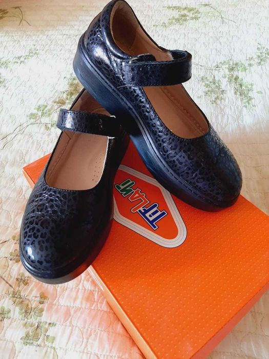 Супер шикарные, кожаные туфли на девочку!