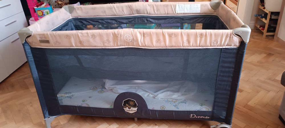 Кошара за бебе , сгъваемо травъл легло (неразличимо от ново )