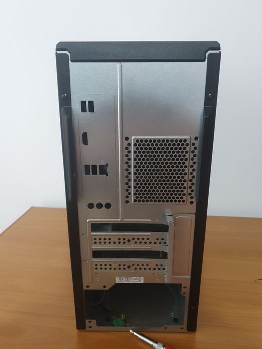 Carcasă PC Asus.