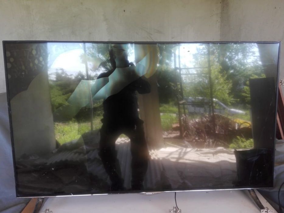 Продавам кожено разтегателно канапе..