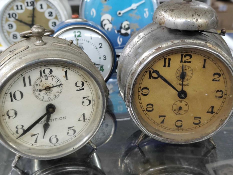 Лот Стар механичен часовник будилник Junghans kienzle haller 8 броя