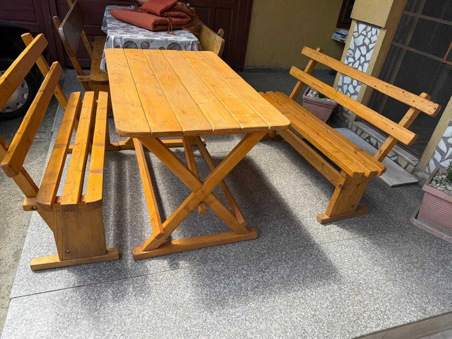 Set masa cu banci de lemn