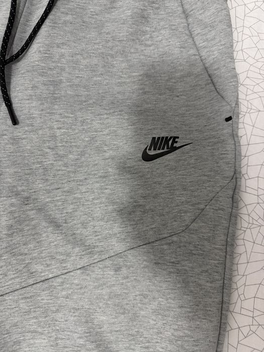 Pantaloni lungi nike tech