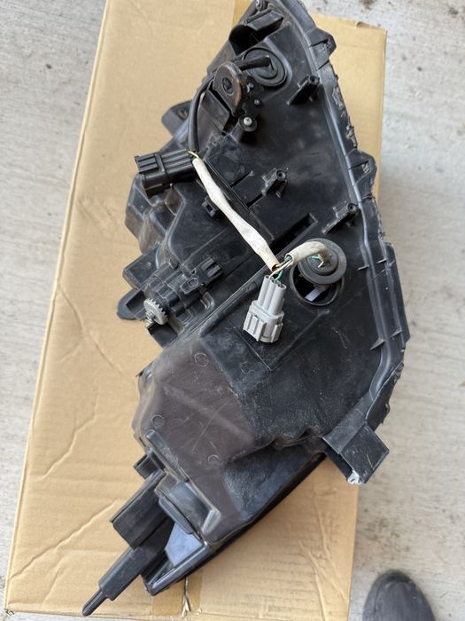 Infiniti Q50 ляв фар не адаптивен USА версия