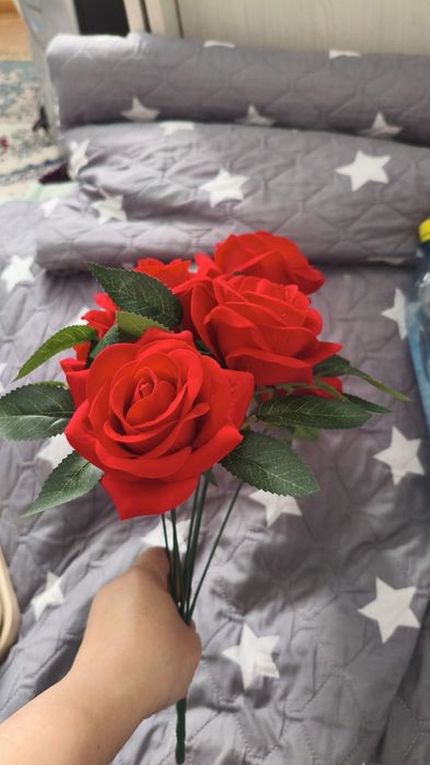 Продам цветы искусственные роза красная