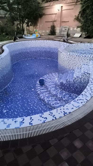 Уборка ,чистка, бассейнов абслуживание.форма аплаты любая.24/7