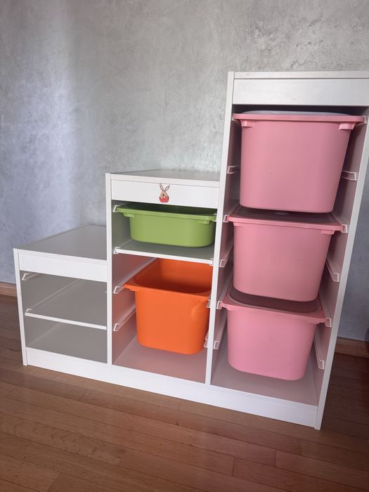 Vand sistem TROFAST, 2 rafturi, 4 cutii mari si 2 mici. Stare f buna.