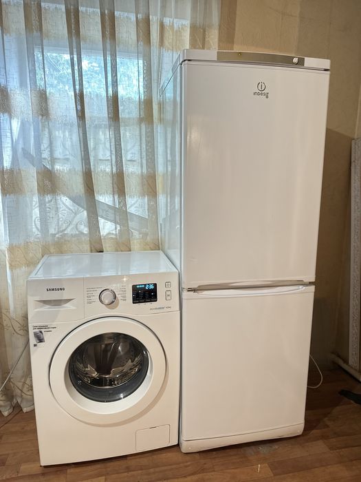 Продам рабочий Холодильник Indesit