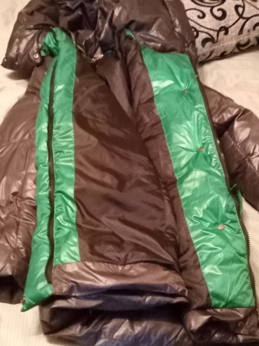 Продам пуховики почти новые