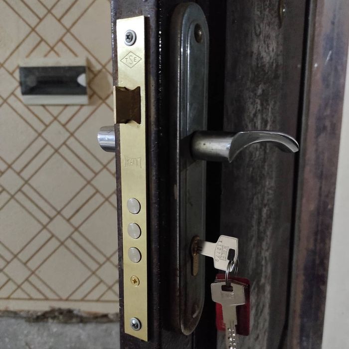 Замки для дверей и установка кодивый замки