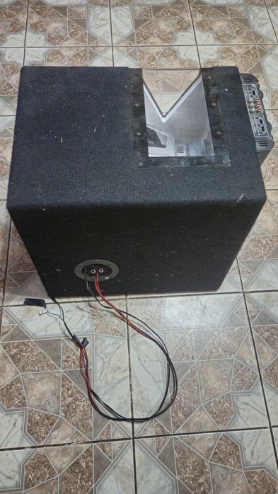 Продам сабвуфер JBL