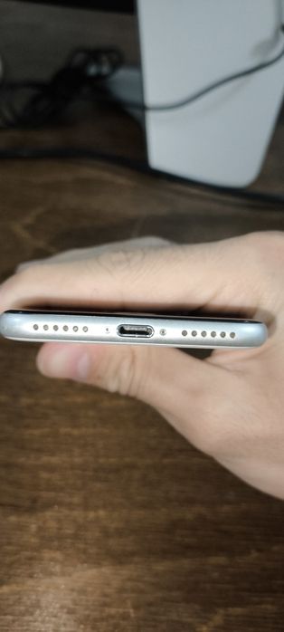 Айфон се2020 64гб