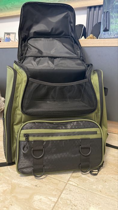 Vand rucsac de pescuit bine compartimentat