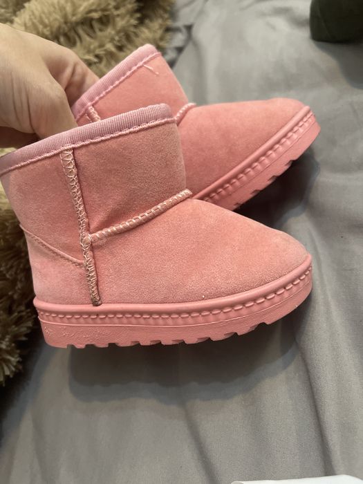 Продам комбенизон, в подарок угги и шапка