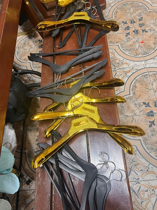 Вешалки и стойка по 200 и 15000