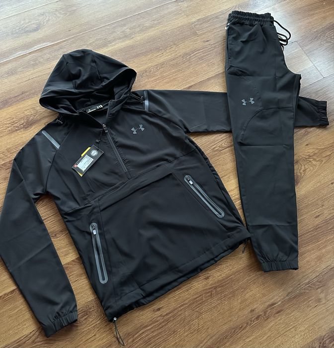 Мъжки,шушлеков,черен екип Under Armour с гумирано лого