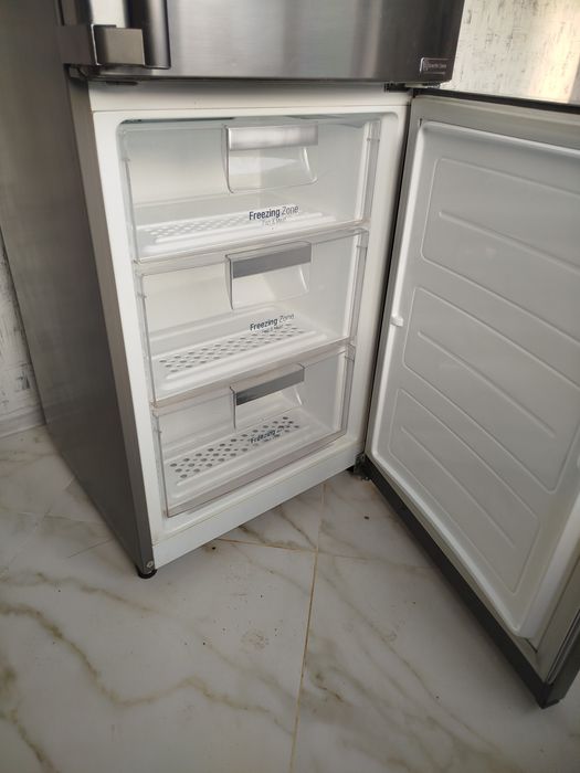 Холодильник LG на фрионе , двухкамерный