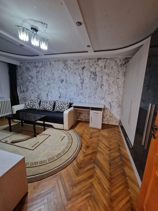Închiriez apartament 3 camere Valea Aurie