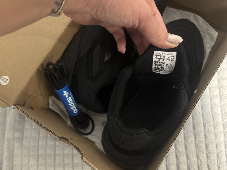 Adidas  ozelia маратонки