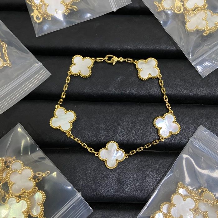 Дамска красива гривна