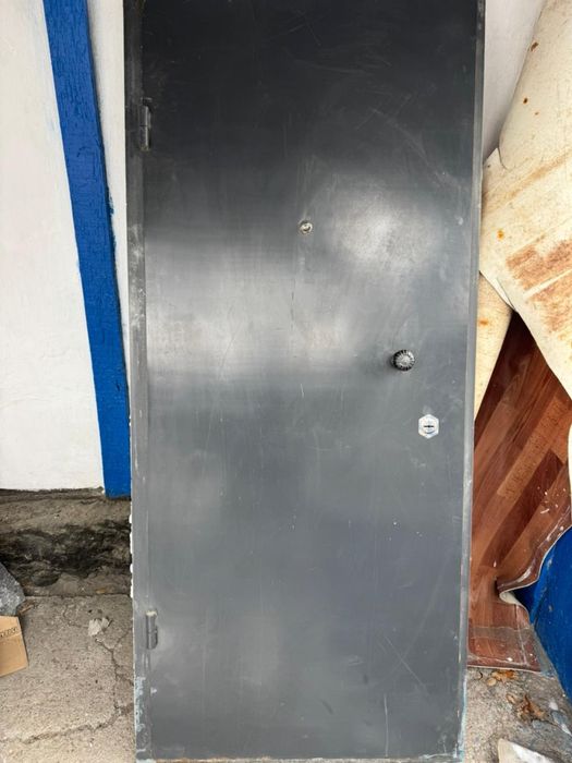 Продам входную дверь